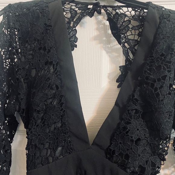 Gorgeous Black lace  evening dress. - Picture 6 of 12